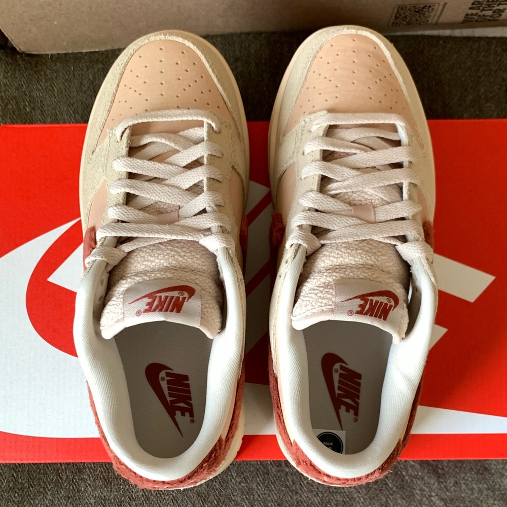 Dunk Low ‘Terry Swoosh’ - Picture 8 of 14